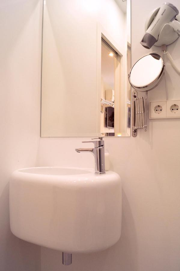 Chueca - Room Apartments Madrid Exterior photo